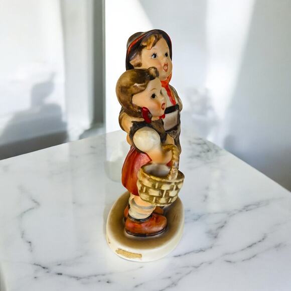 VINTAGE West German Goebel Hummel 1960 Surprise Boy Girl Basket Figurine 94 3/0 - Picture 4 of 8